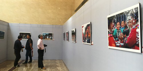 文藝創(chuàng)作助力武陵山區(qū)扶貧事業(yè) 精品展與學(xué)術(shù)研討系列活動紀(jì)實(shí)